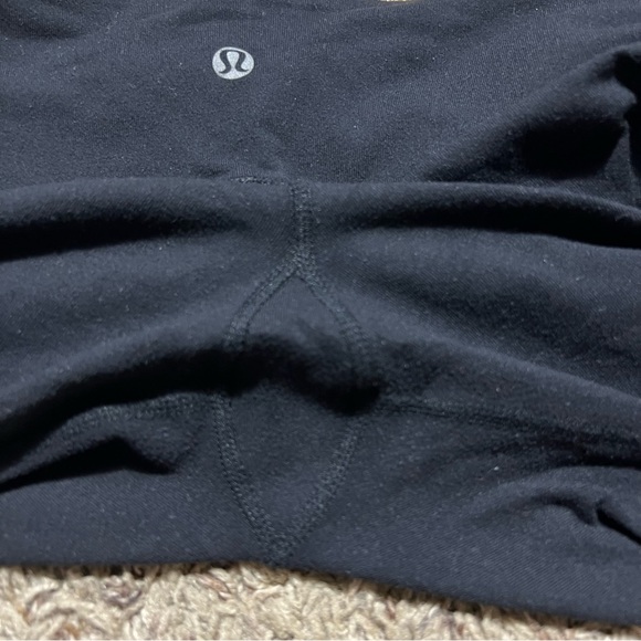 Lululemon Size 4 Black Leggings Cropped 21” Inseam Mid Rise - Picture 2 of 5
